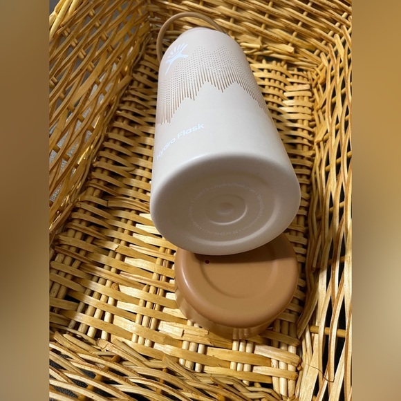 Hydro flask - Picture 2 of 2